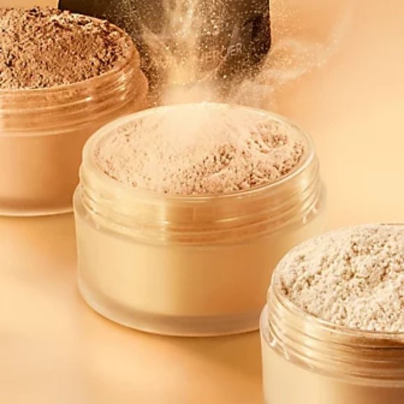 Laura Mercier Translucent Loose Setting Powder - Picture 3 of 6